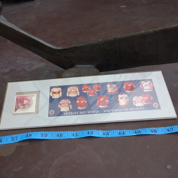 Canada Post Detroit Red Wings Stamp with Plastic Display - Picture 6 of 7